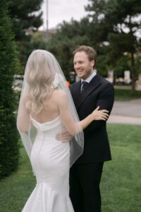 Intimer Moment beim First Look vor dem Kunsthistorischen Museum